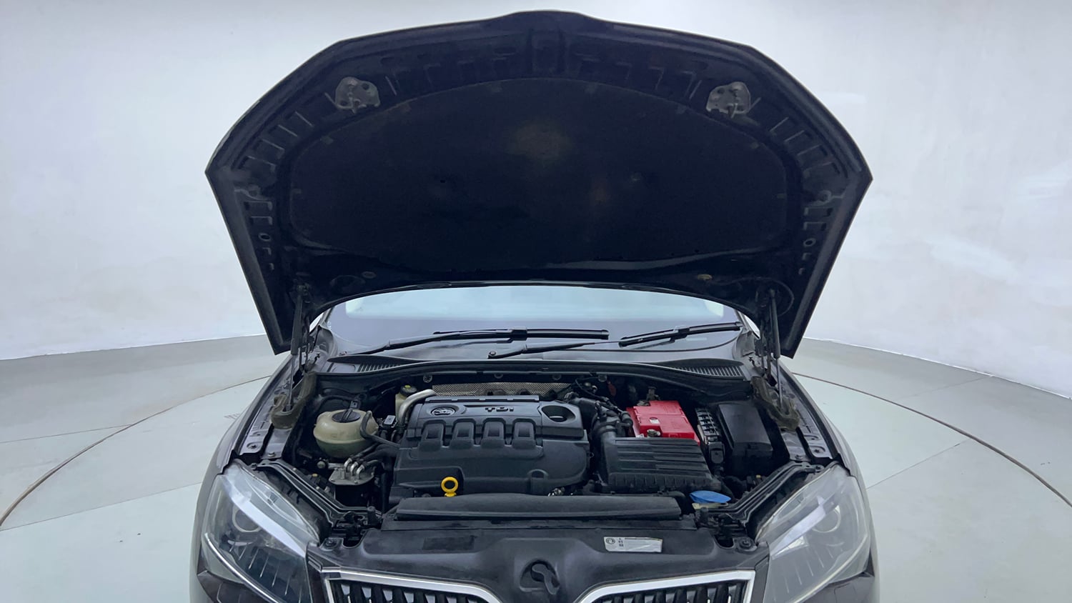 Used 2016 Skoda Superb L&K TDI AT Diesel Automatic engine ENGINE & BONNET OPEN FRONT VIEW