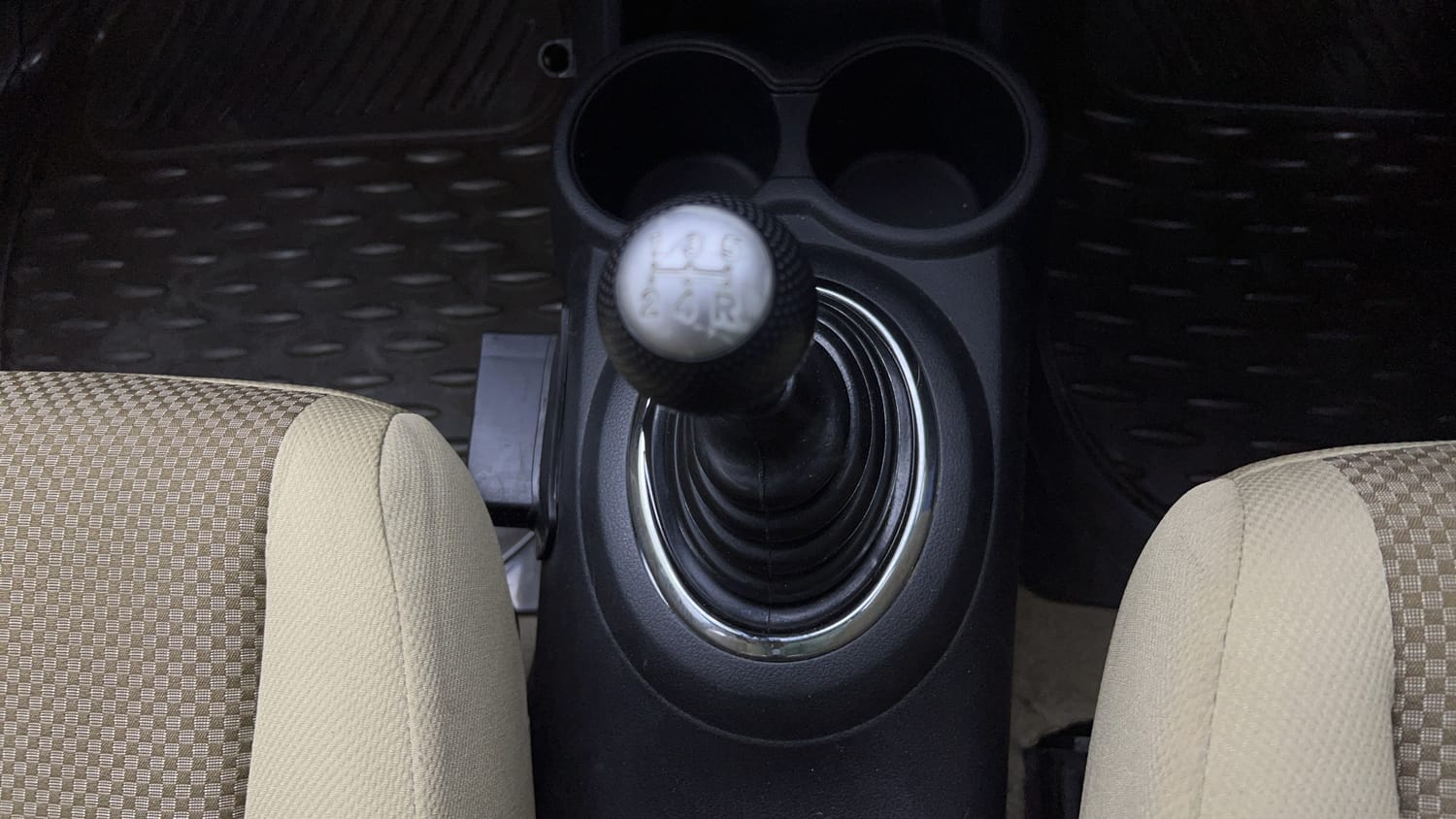 Used 2013 Honda Brio VX MT Petrol Manual interior GEAR  KNOB VIEW