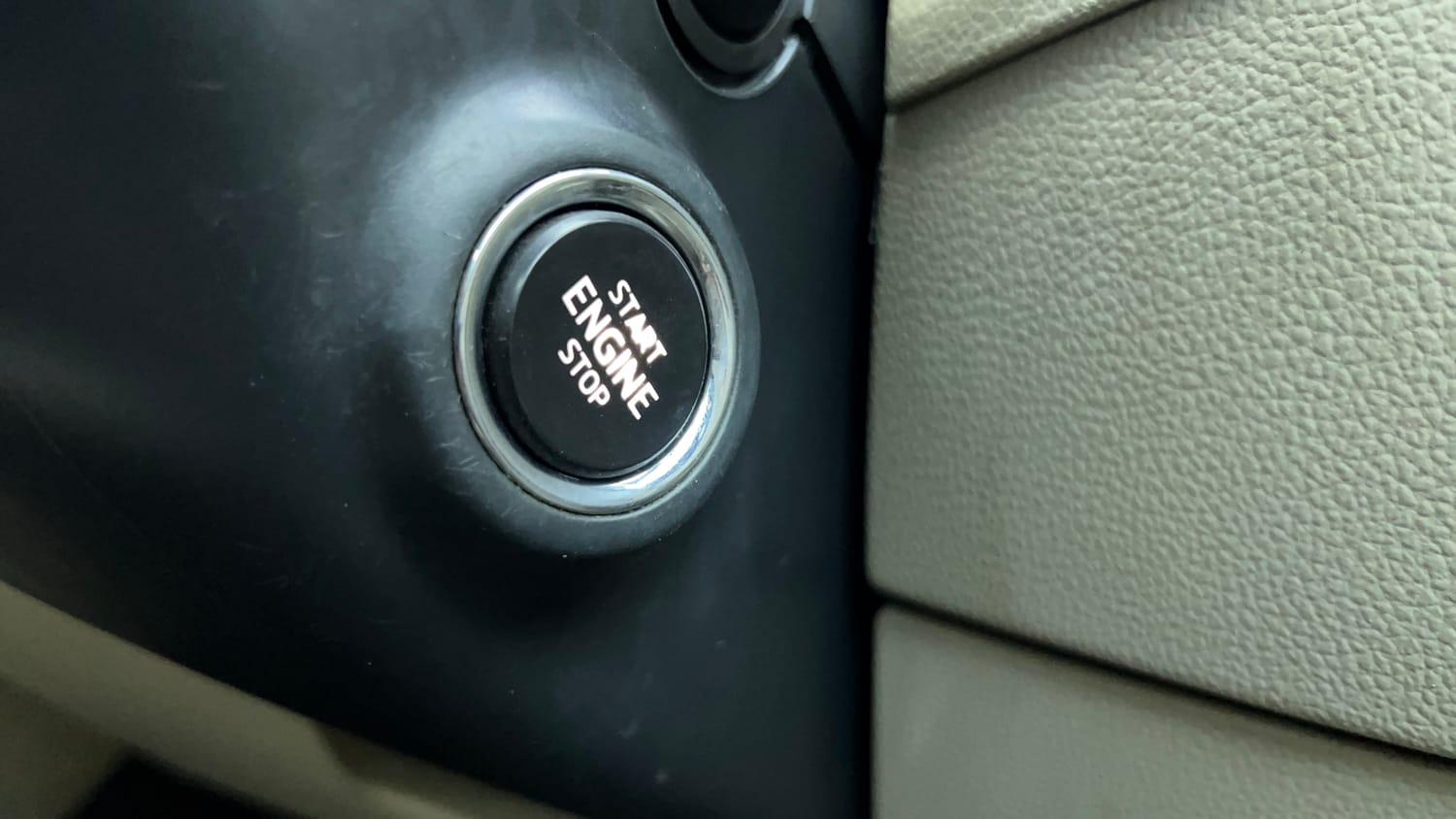 Used 2016 Skoda Superb L&K TDI AT Diesel Automatic top_features Keyless start