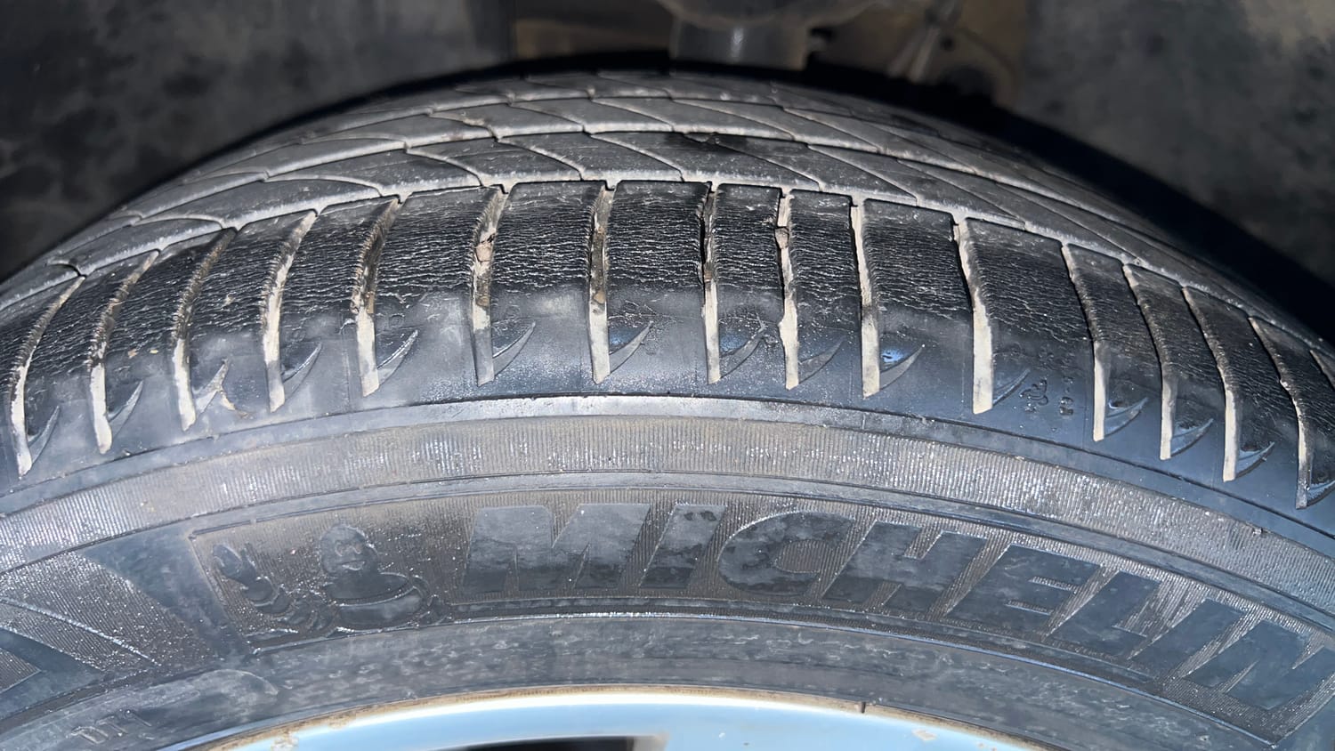 Used 2016 Skoda Superb L&K TDI AT Diesel Automatic tyres LEFT FRONT TYRE TREAD VIEW