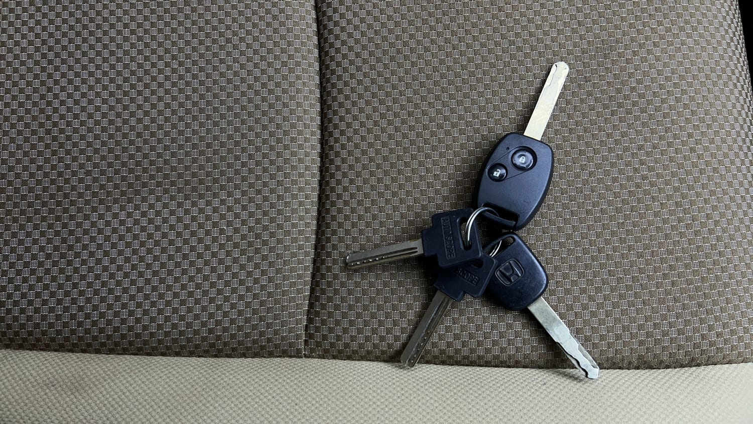 Used 2013 Honda Brio VX MT Petrol Manual extra CAR KEY VIEW