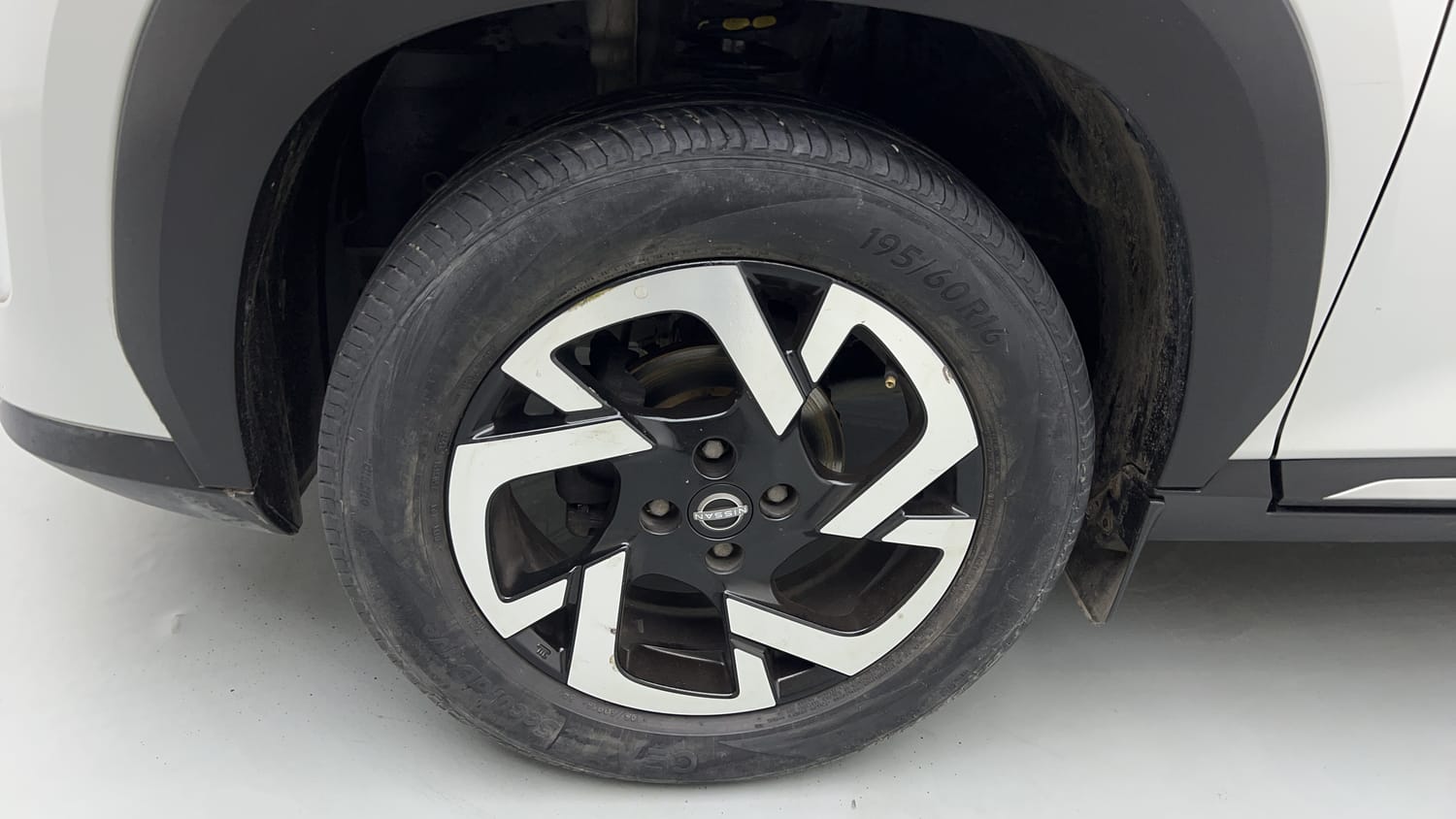 Used 2023 Nissan Magnite XV Premium Petrol Manual tyres LEFT FRONT TYRE RIM VIEW