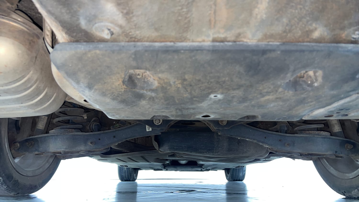 Used 2016 Skoda Superb L&K TDI AT Diesel Automatic extra REAR UNDERBODY VIEW (TAKEN FROM REAR)