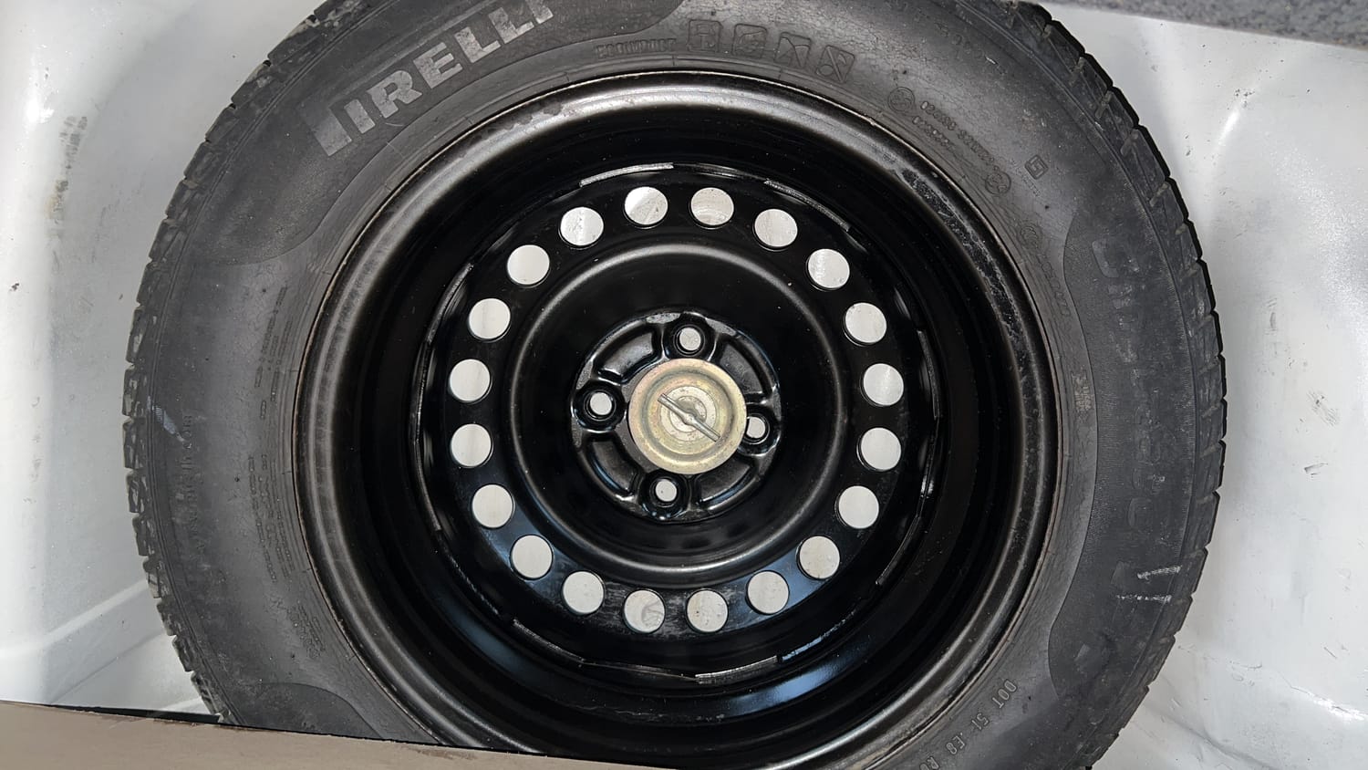 Used 2013 Honda Brio VX MT Petrol Manual tyres SPARE TYRE VIEW