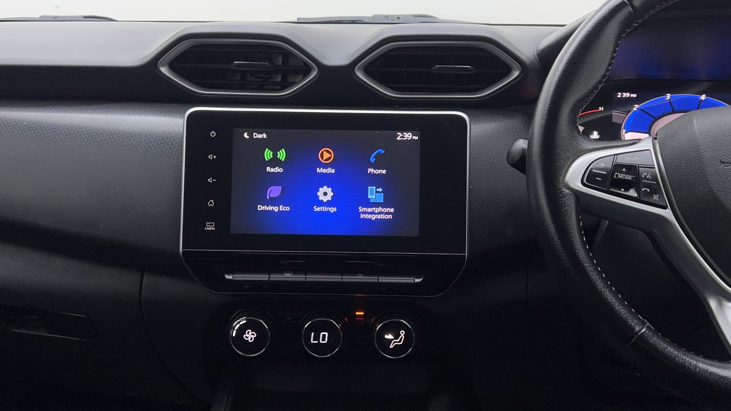 Used 2023 Nissan Magnite XV Premium Petrol Manual interior MUSIC SYSTEM & AC CONTROL VIEW