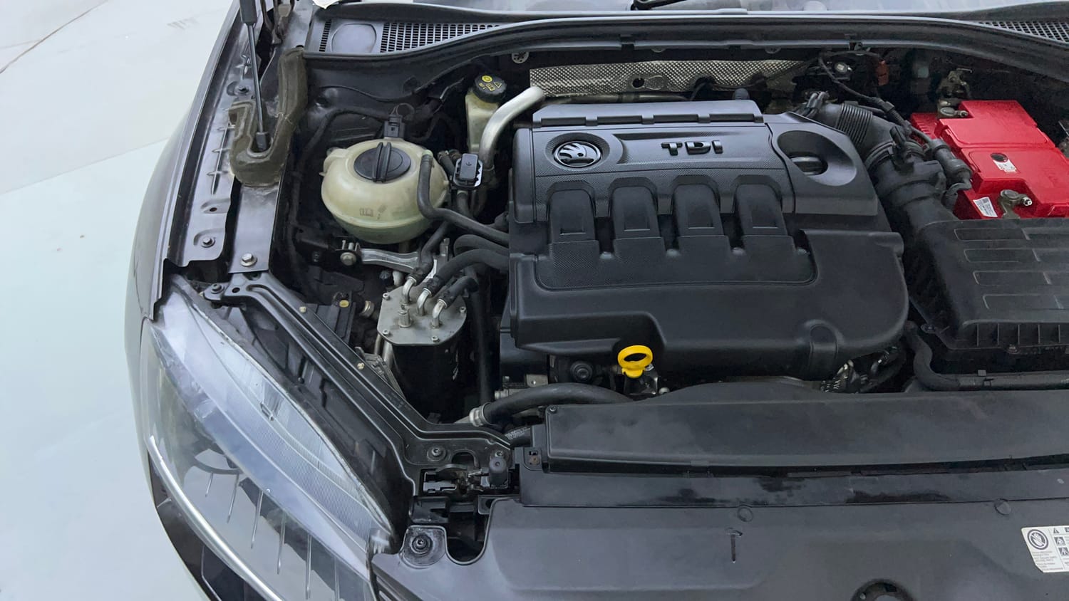 Used 2016 Skoda Superb L&K TDI AT Diesel Automatic engine ENGINE RIGHT SIDE VIEW