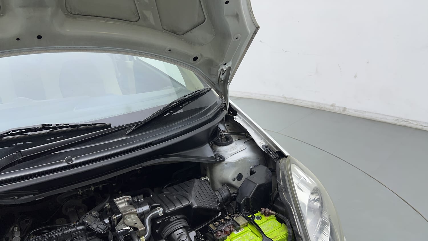 Used 2013 Honda Brio VX MT Petrol Manual engine ENGINE LEFT SIDE HINGE & APRON VIEW