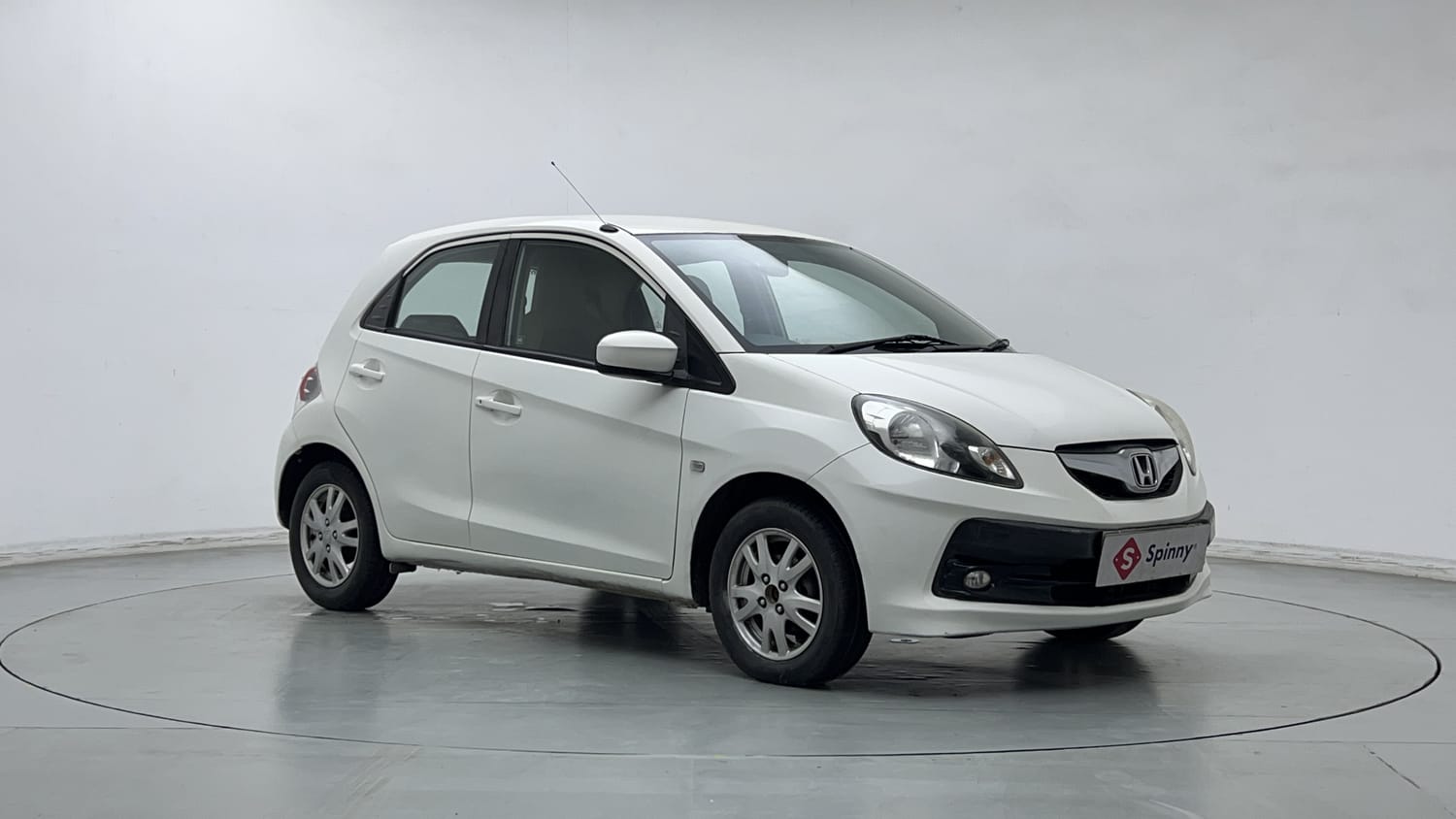 Used 2013 Honda Brio VX MT Petrol Manual exterior RIGHT FRONT CORNER VIEW