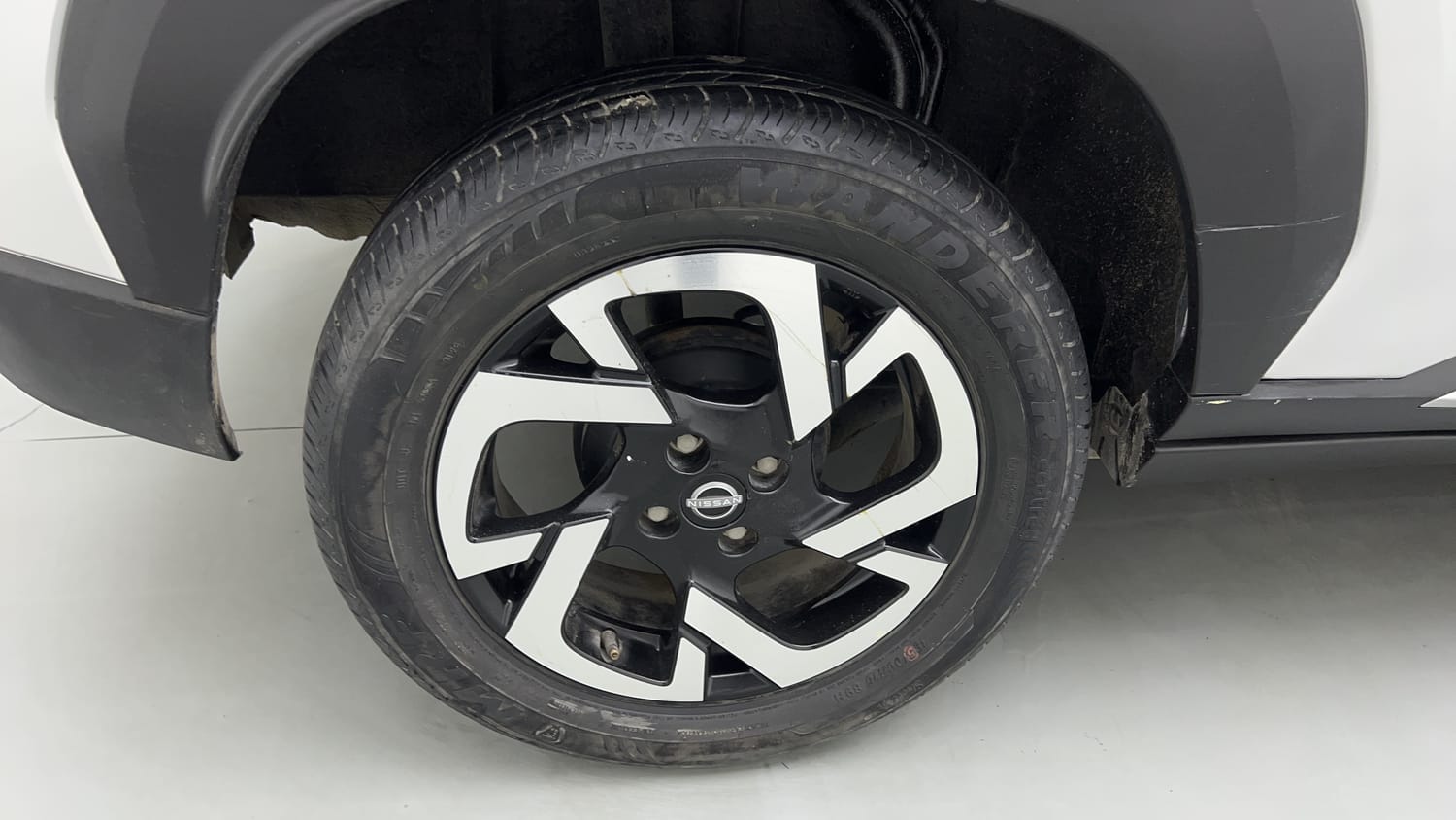 Used 2023 Nissan Magnite XV Premium Petrol Manual tyres RIGHT REAR TYRE RIM VIEW