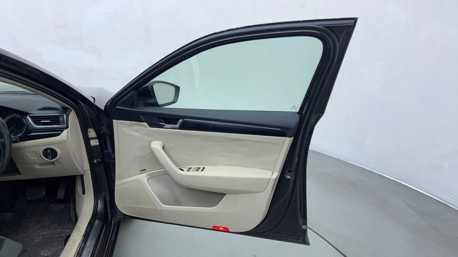 Used 2016 Skoda Superb L&K TDI AT Diesel Automatic interior RIGHT FRONT DOOR OPEN VIEW