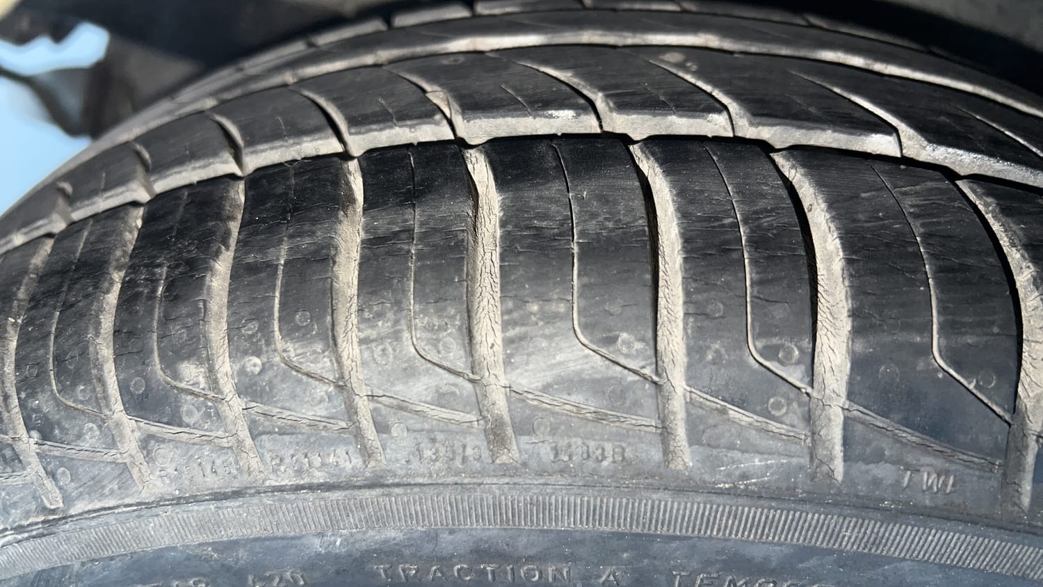 Used 2013 Honda Brio VX MT Petrol Manual tyres RIGHT REAR TYRE TREAD VIEW