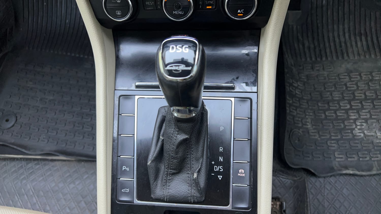 Used 2016 Skoda Superb L&K TDI AT Diesel Automatic interior GEAR  KNOB VIEW
