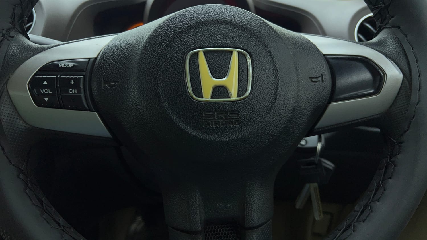Used 2013 Honda Brio VX MT Petrol Manual top_features Airbags