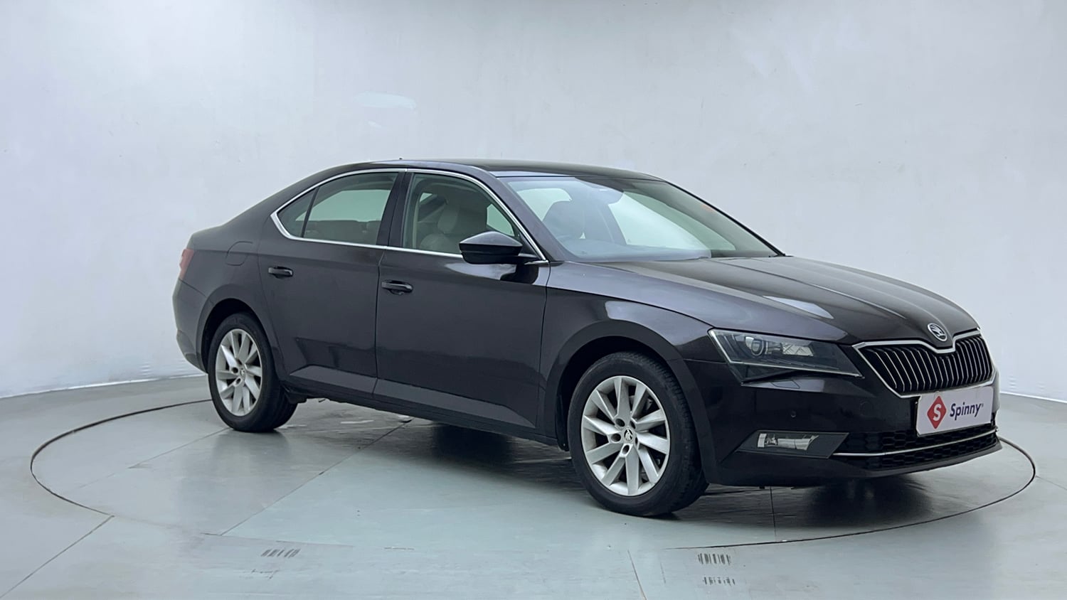 Used 2016 Skoda Superb L&K TDI AT Diesel Automatic exterior RIGHT FRONT CORNER VIEW