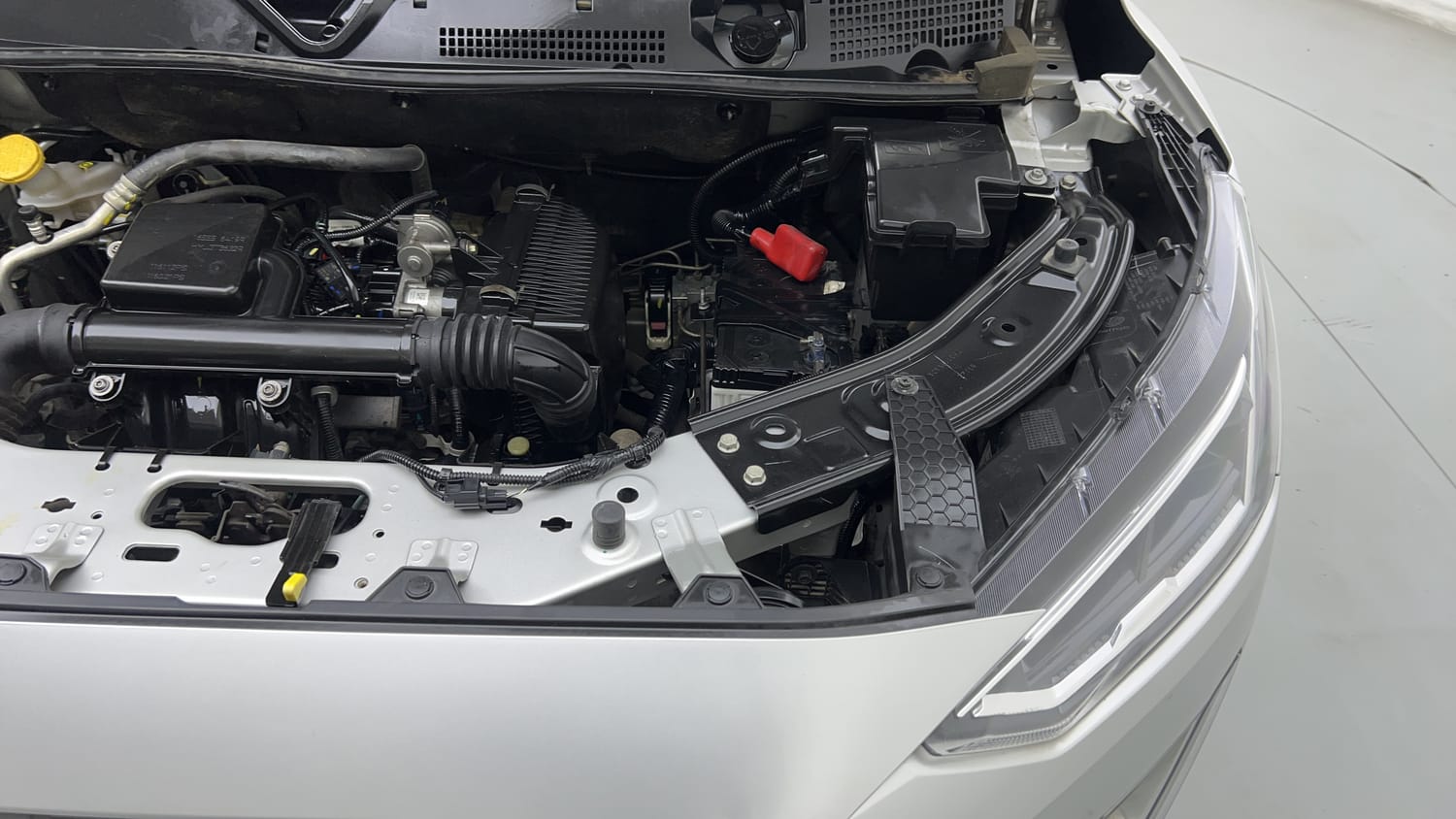 Used 2023 Nissan Magnite XV Premium Petrol Manual engine ENGINE LEFT SIDE VIEW