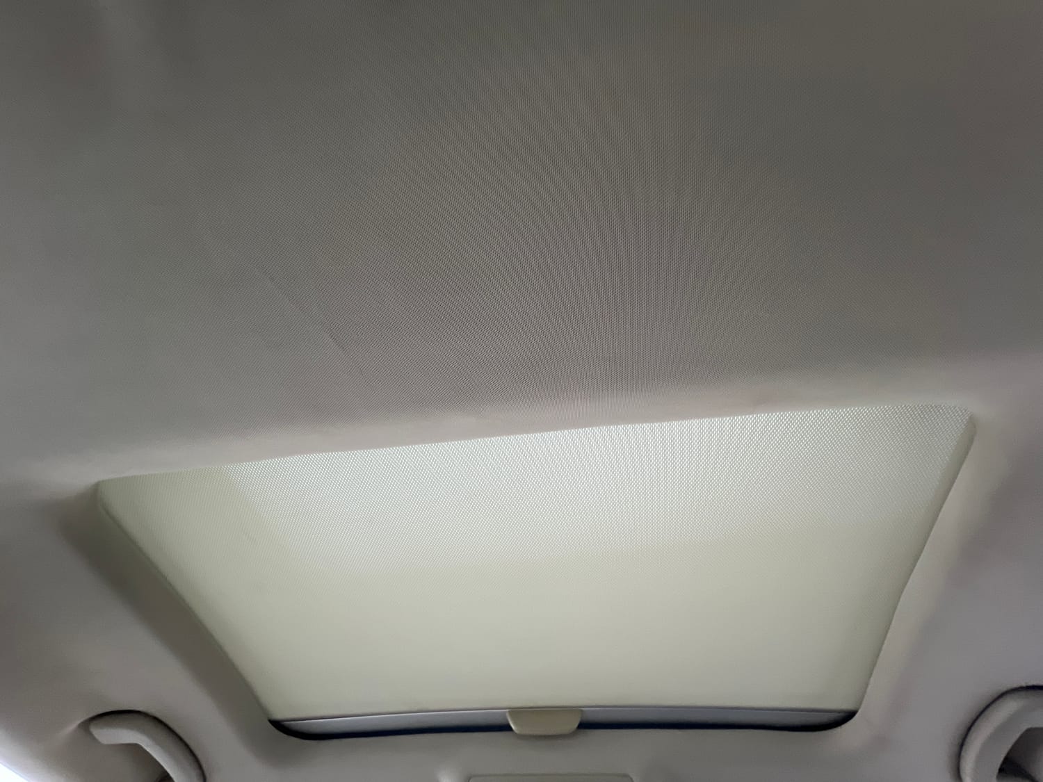 Used 2016 Skoda Superb L&K TDI AT Diesel Automatic top_features Sunroof