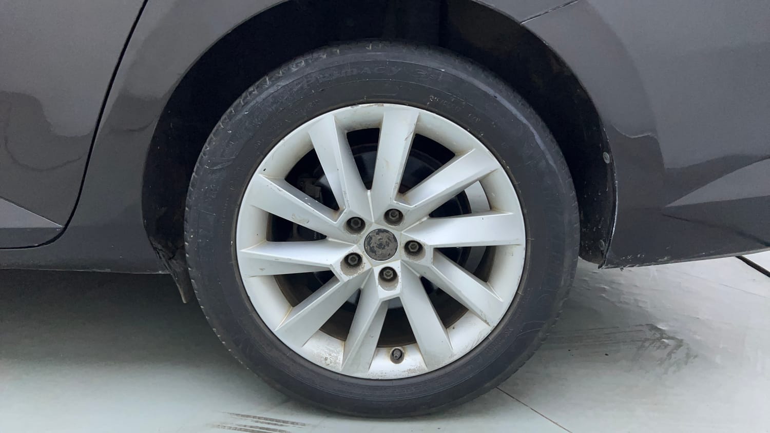 Used 2016 Skoda Superb L&K TDI AT Diesel Automatic tyres LEFT REAR TYRE RIM VIEW