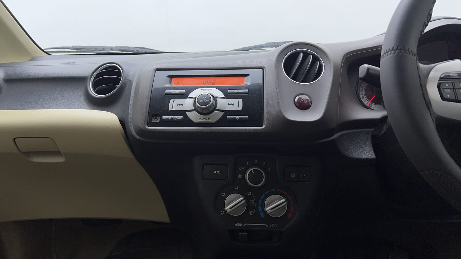 Used 2013 Honda Brio VX MT Petrol Manual interior MUSIC SYSTEM & AC CONTROL VIEW