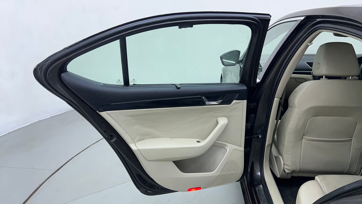 Used 2016 Skoda Superb L&K TDI AT Diesel Automatic interior LEFT REAR DOOR OPEN VIEW
