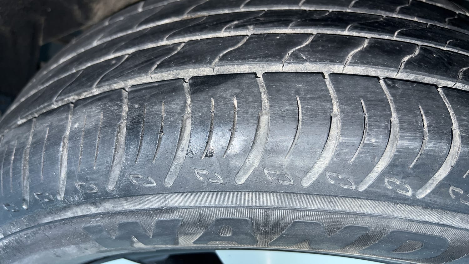 Used 2023 Nissan Magnite XV Premium Petrol Manual tyres LEFT REAR TYRE TREAD VIEW