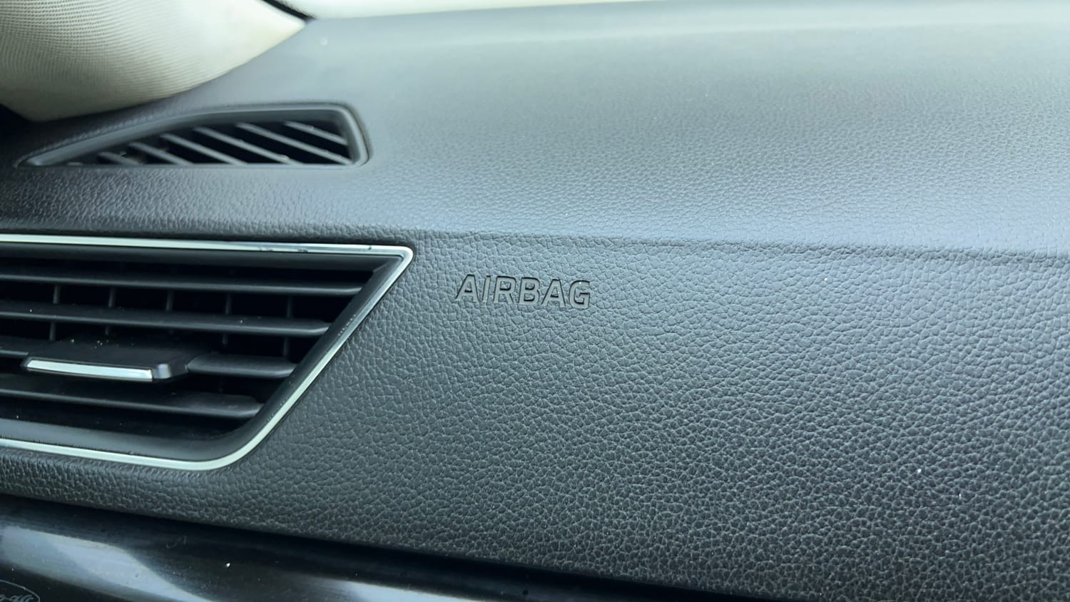 Used 2016 Skoda Superb L&K TDI AT Diesel Automatic top_features Side airbags