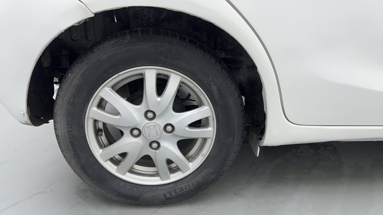 Used 2013 Honda Brio VX MT Petrol Manual tyres RIGHT REAR TYRE RIM VIEW