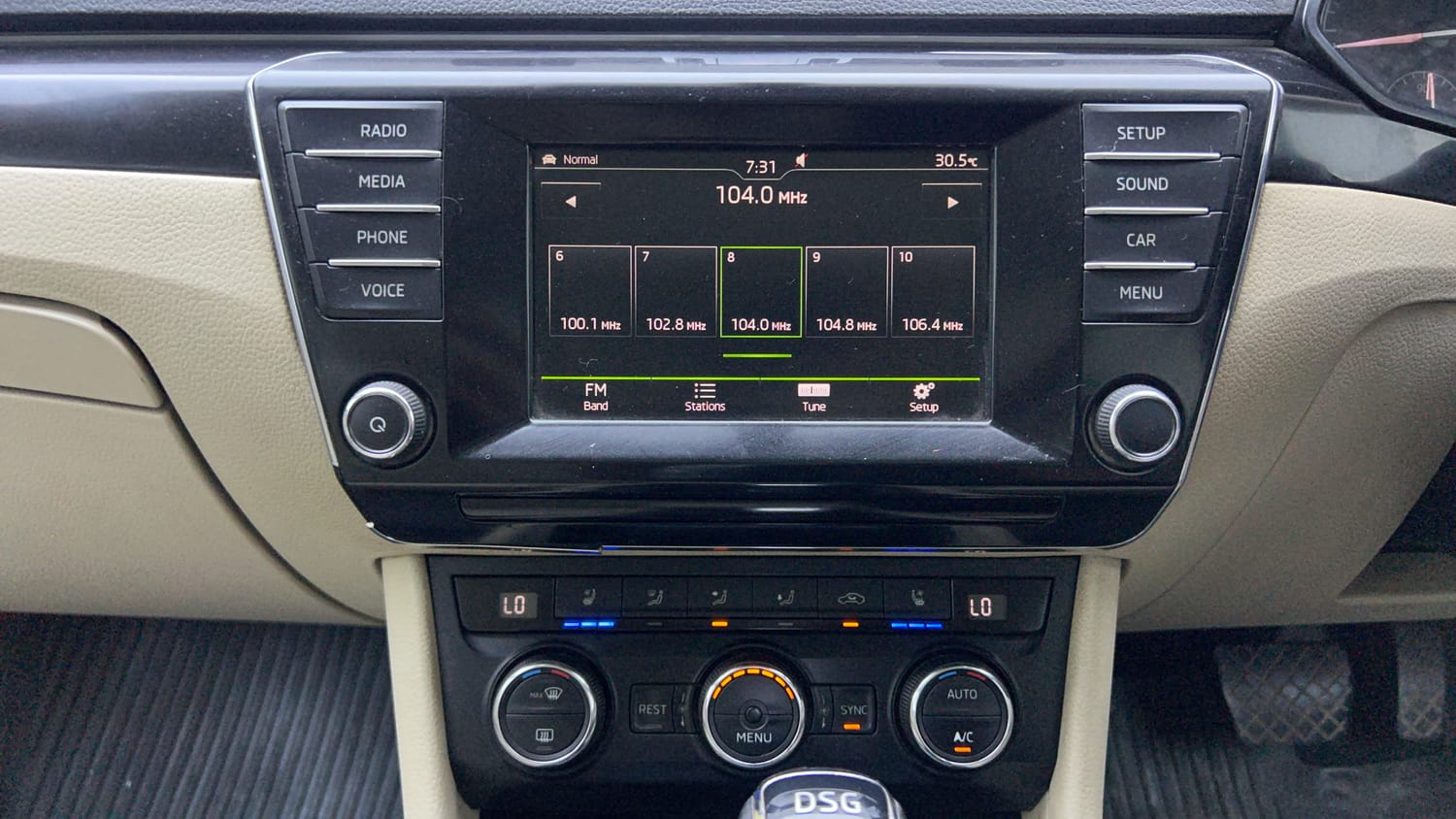 Used 2016 Skoda Superb L&K TDI AT Diesel Automatic interior MUSIC SYSTEM & AC CONTROL VIEW