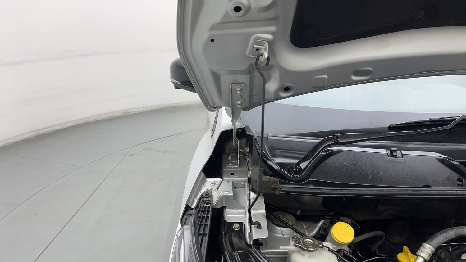 Used 2023 Nissan Magnite XV Premium Petrol Manual engine ENGINE RIGHT SIDE HINGE & APRON VIEW