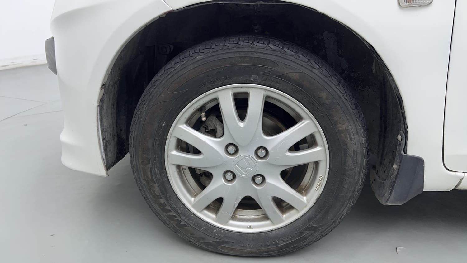 Used 2013 Honda Brio VX MT Petrol Manual tyres LEFT FRONT TYRE RIM VIEW