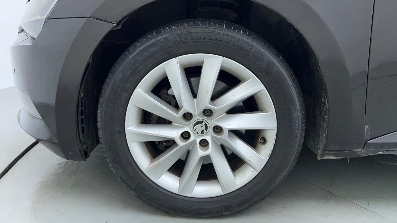 Used 2016 Skoda Superb L&K TDI AT Diesel Automatic tyres LEFT FRONT TYRE RIM VIEW