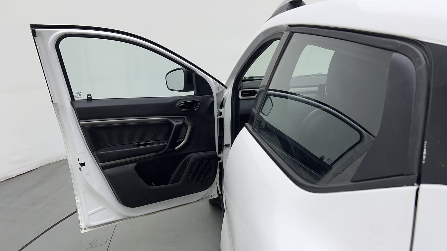 Used 2022 Renault Kiger RXZ MT Petrol Manual interior LEFT FRONT DOOR OPEN VIEW