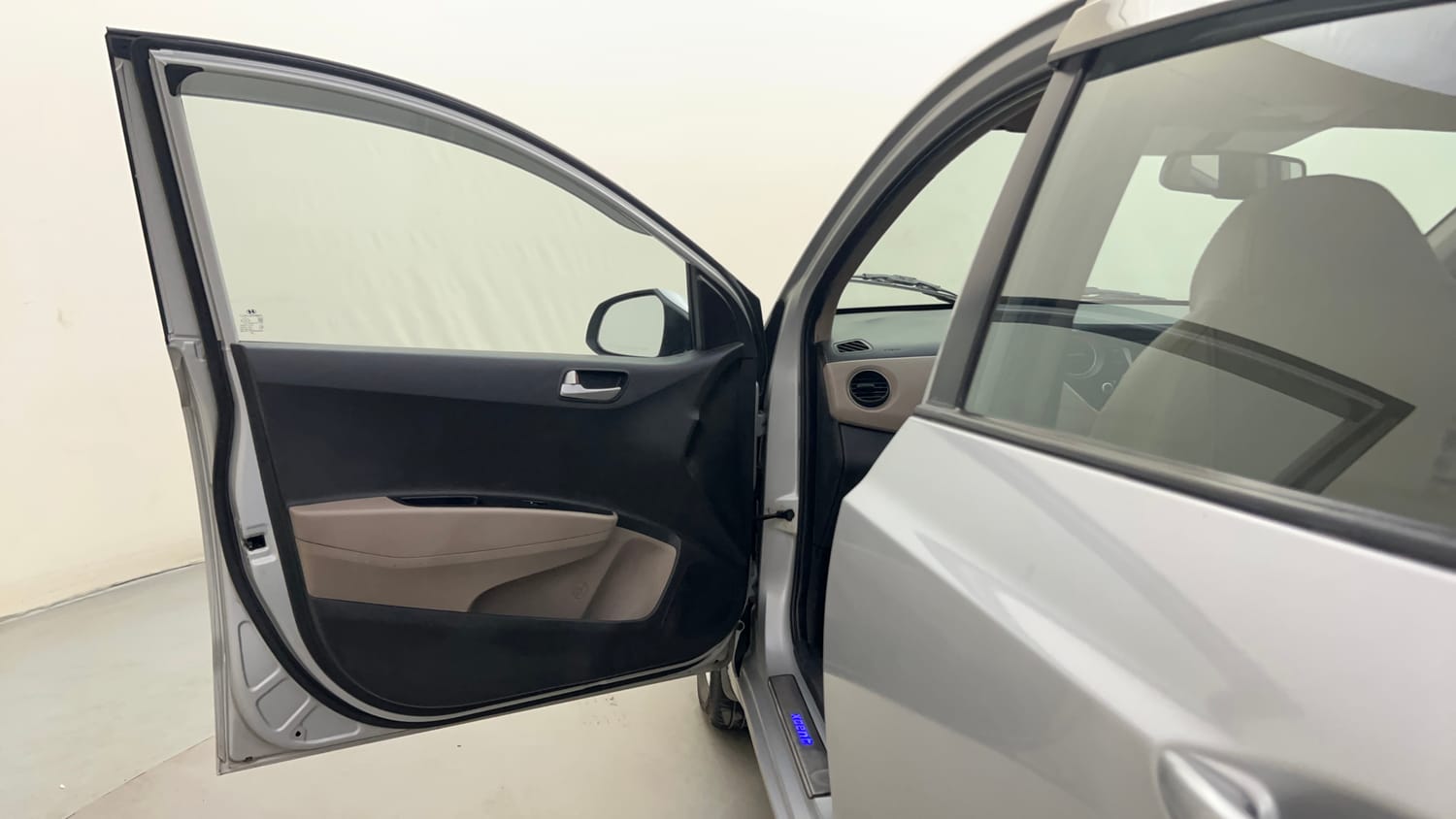 Used 2015 Hyundai Xcent SX 1.1 CRDi Diesel Manual interior LEFT FRONT DOOR OPEN VIEW