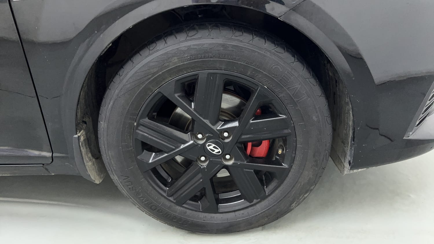 Used 2023 Hyundai Verna SX (O) 1.5 Turbo Petrol DCT Petrol Automatic tyres RIGHT FRONT TYRE RIM VIEW