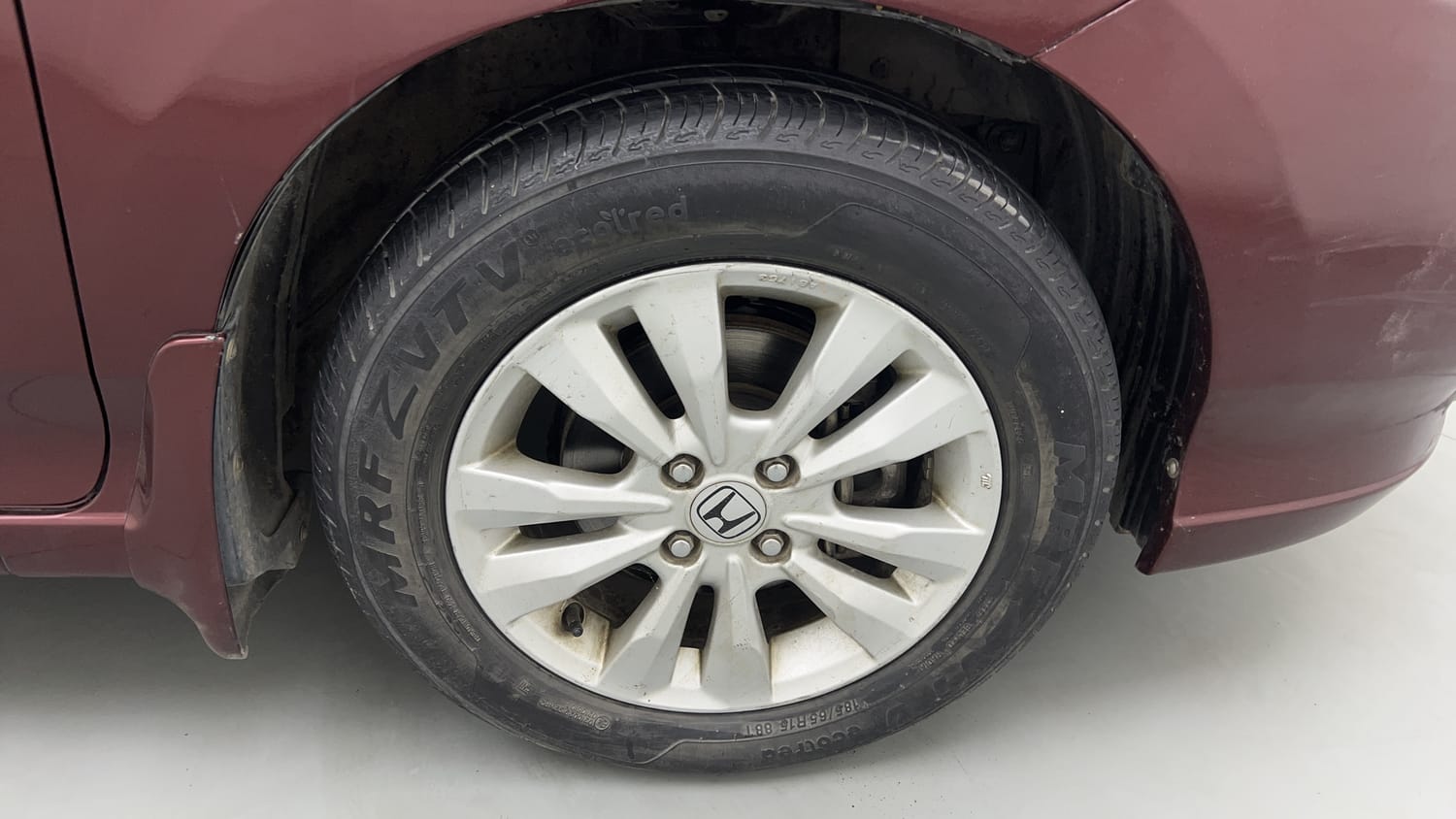 Used 2012 Honda City 1.5 V MT Petrol Manual tyres RIGHT FRONT TYRE RIM VIEW