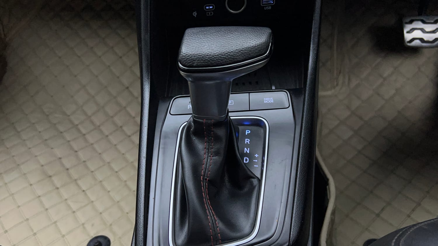 Used 2023 Hyundai Verna SX (O) 1.5 Turbo Petrol DCT Petrol Automatic interior GEAR  KNOB VIEW