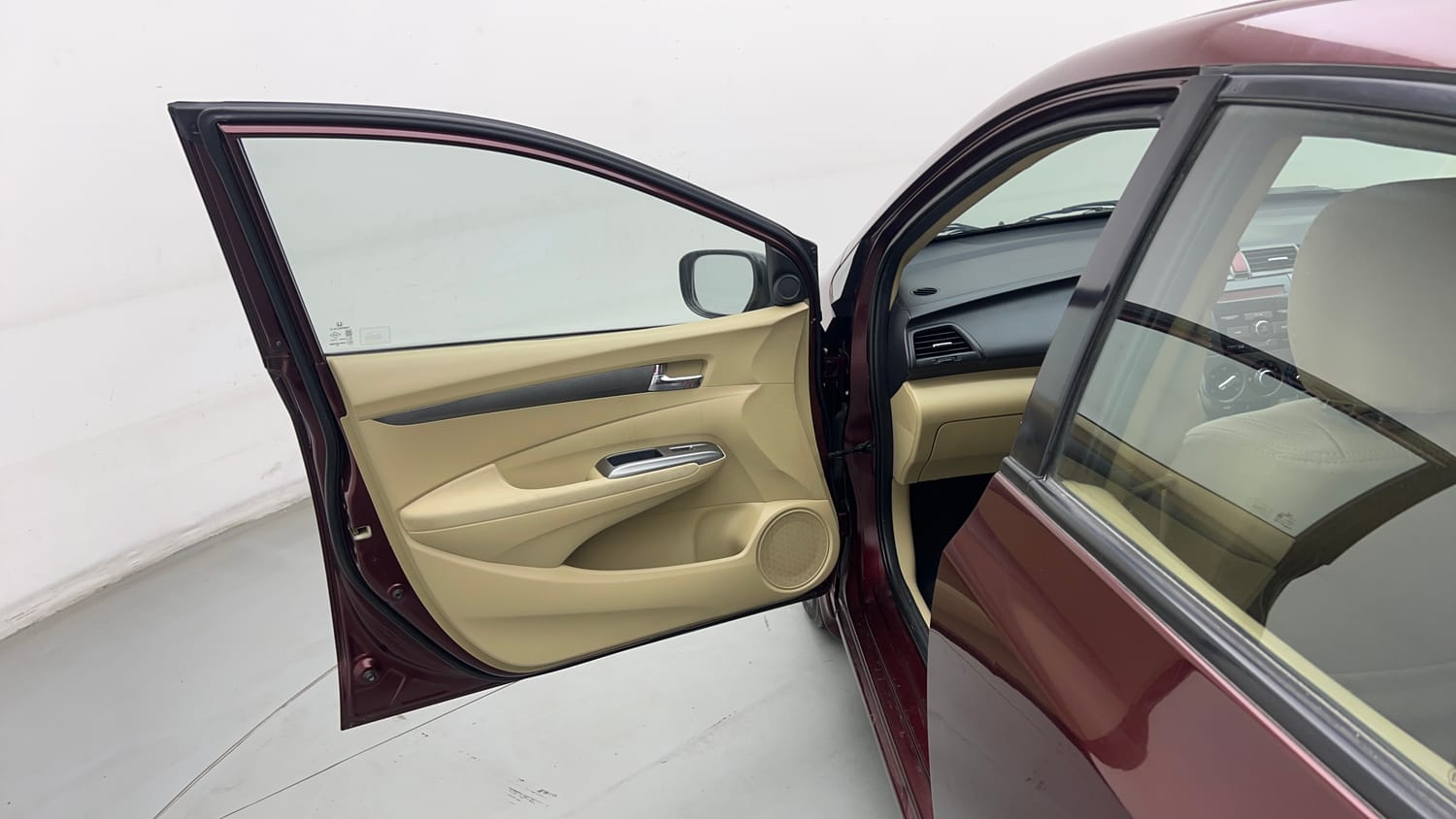 Used 2012 Honda City 1.5 V MT Petrol Manual interior LEFT FRONT DOOR OPEN VIEW