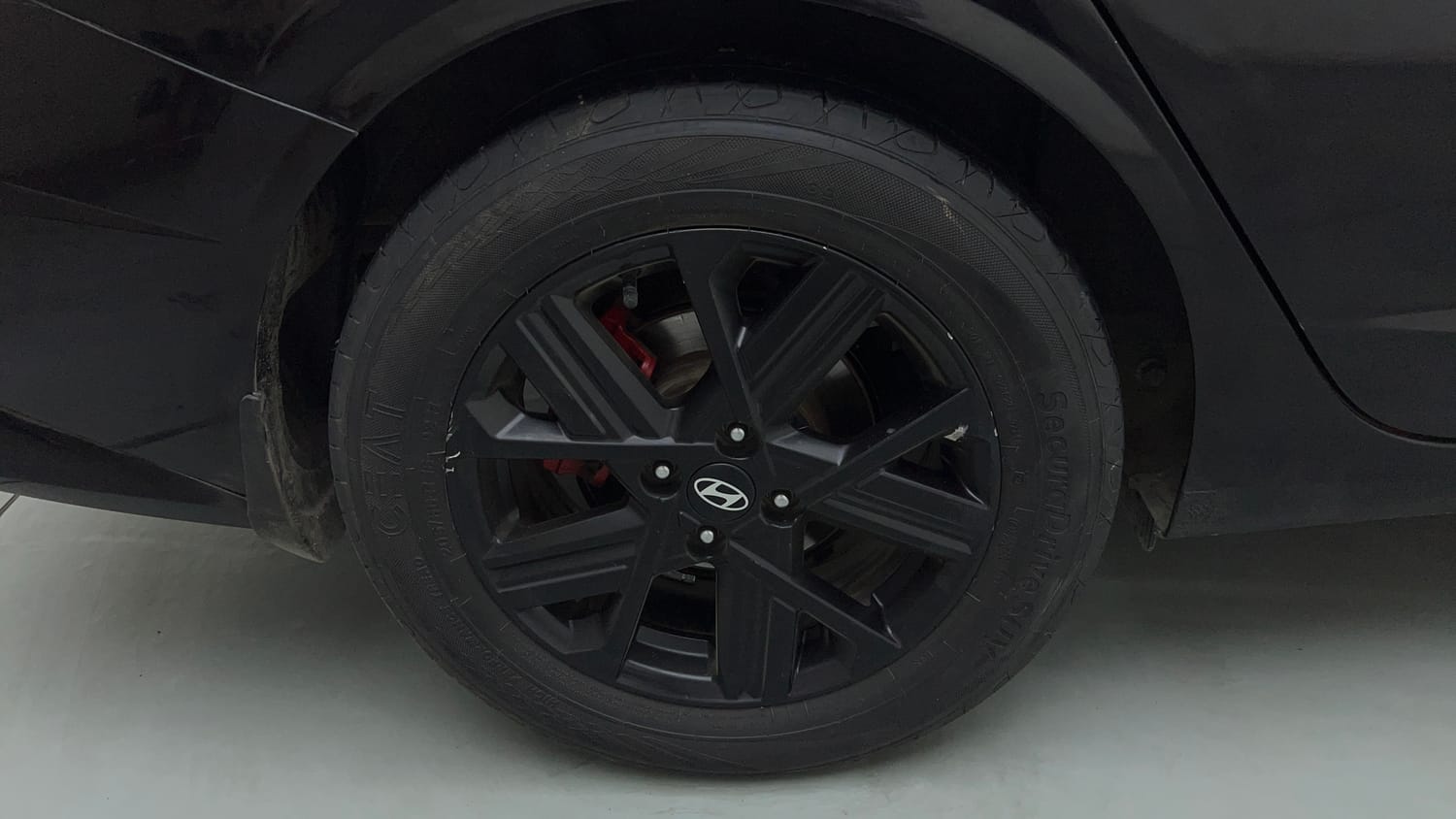Used 2023 Hyundai Verna SX (O) 1.5 Turbo Petrol DCT Petrol Automatic tyres RIGHT REAR TYRE RIM VIEW