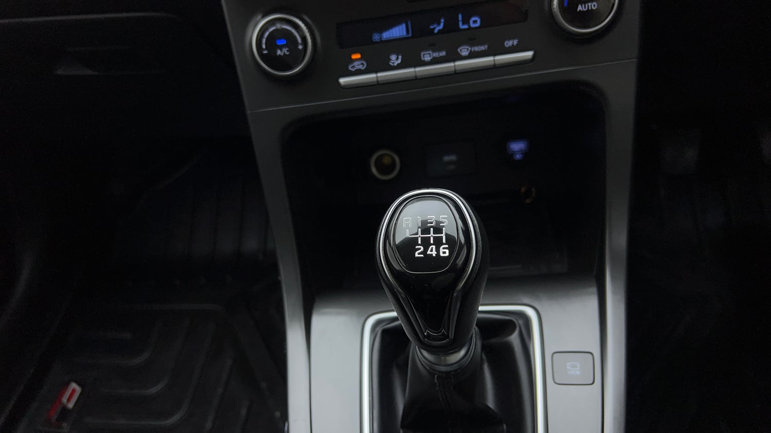 Used 2023 Hyundai Creta SX 1.5 Diesel Diesel Manual interior GEAR  KNOB VIEW