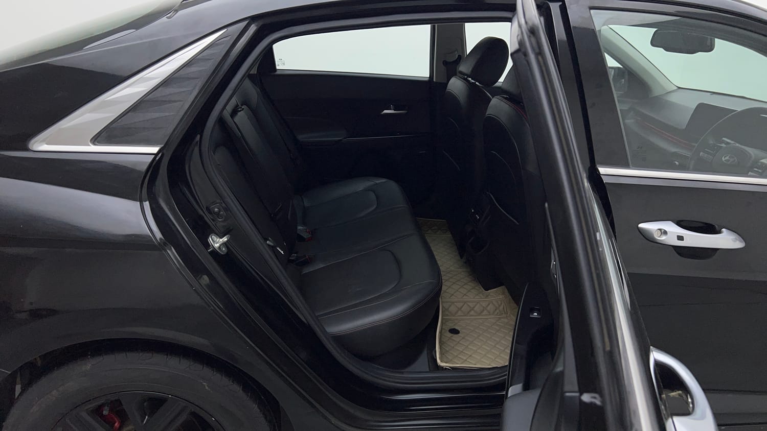 Used 2023 Hyundai Verna SX (O) 1.5 Turbo Petrol DCT Petrol Automatic interior RIGHT SIDE REAR DOOR CABIN VIEW