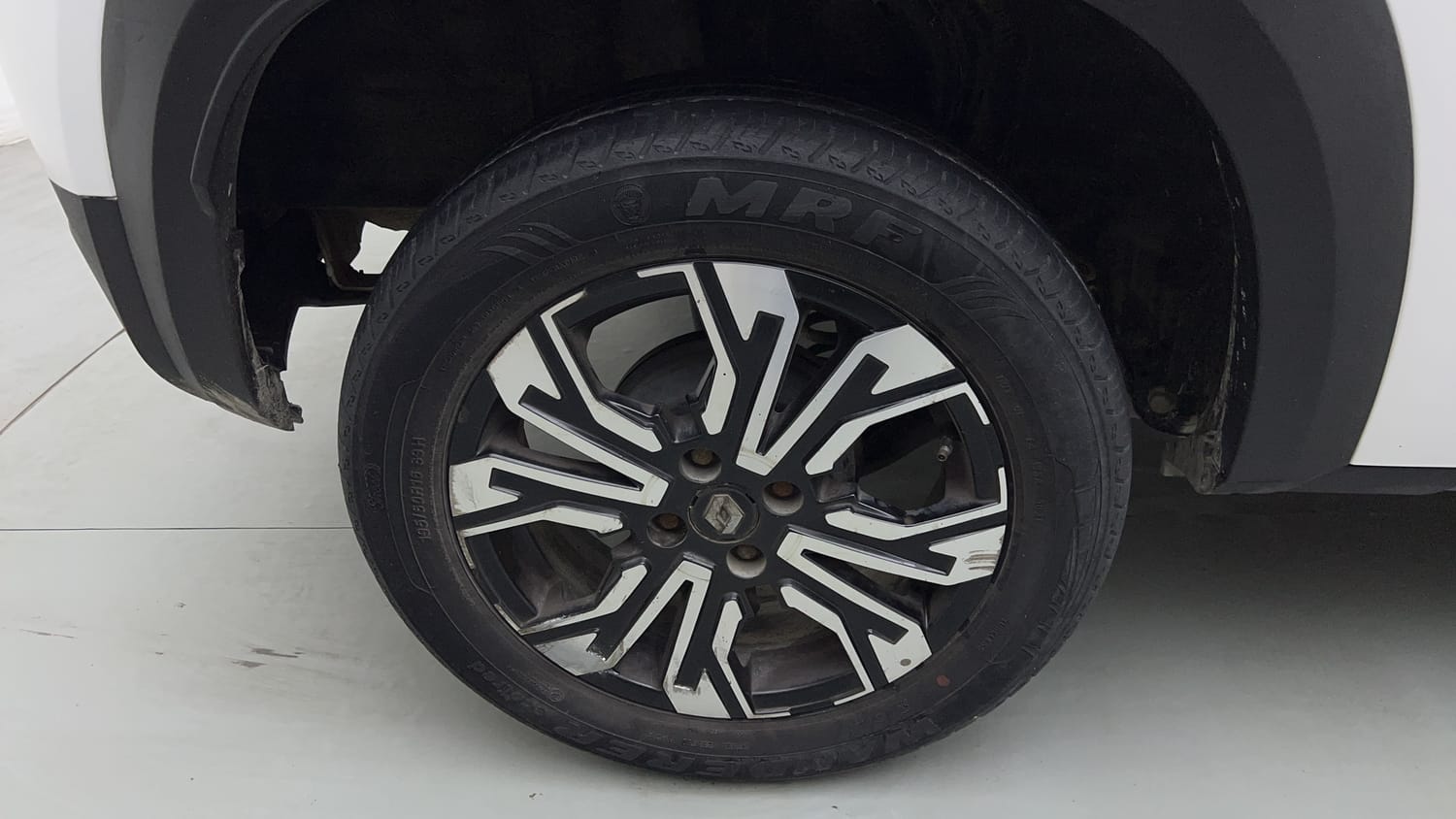 Used 2022 Renault Kiger RXZ MT Petrol Manual tyres RIGHT REAR TYRE RIM VIEW