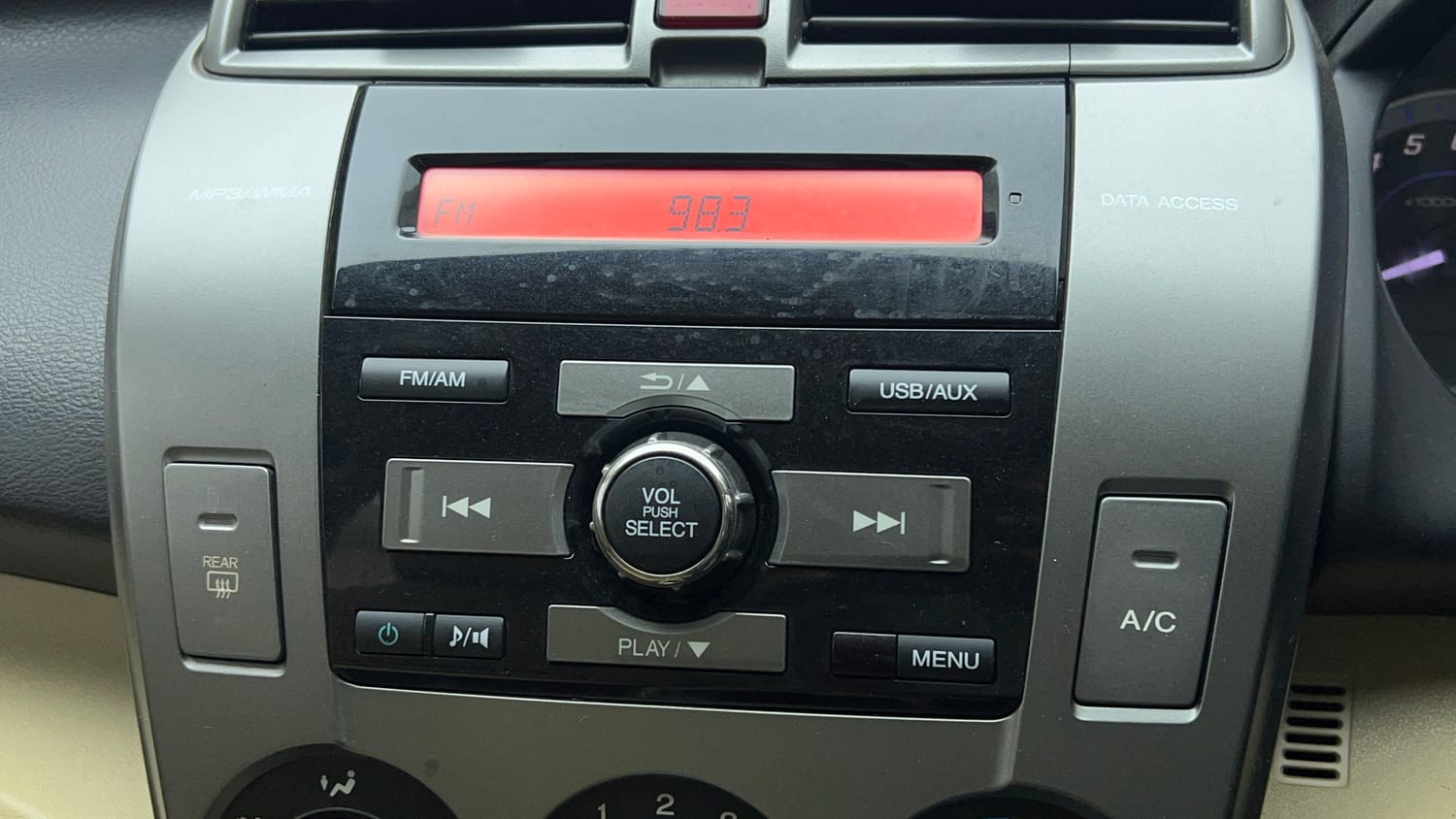 Used 2012 Honda City 1.5 V MT Petrol Manual top_features Integrated (in-dash) music system