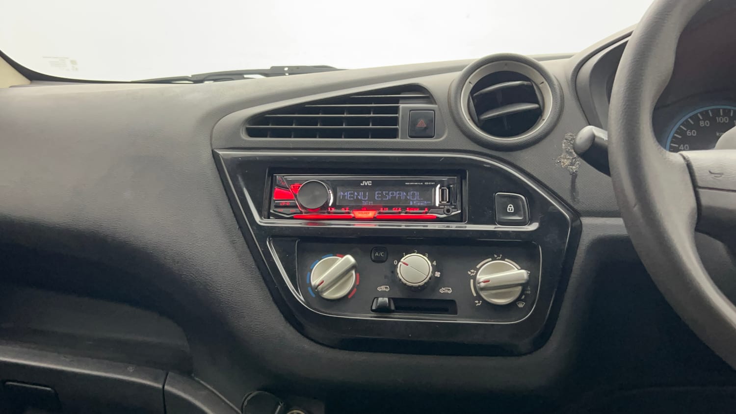 Used 2017 Datsun Redi-GO T (O) Petrol Manual top_features Integrated (in-dash) music system