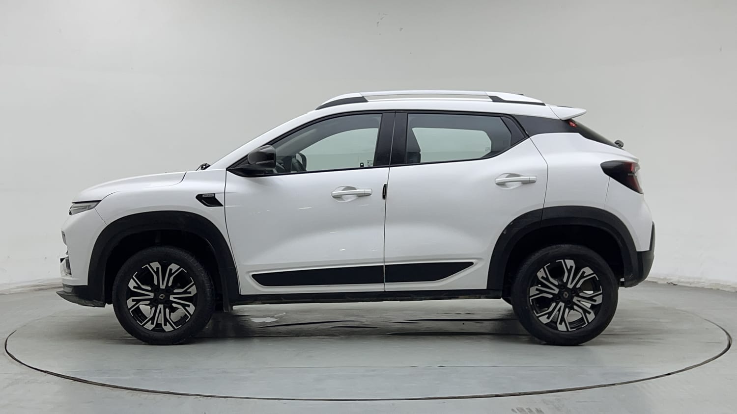 Used 2022 Renault Kiger RXZ MT Petrol Manual exterior LEFT SIDE VIEW