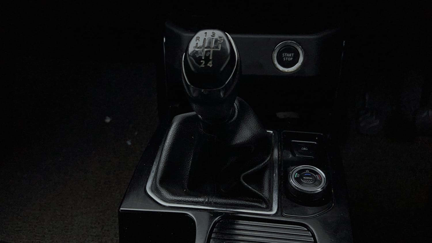 Used 2022 Renault Kiger RXZ MT Petrol Manual interior GEAR  KNOB VIEW