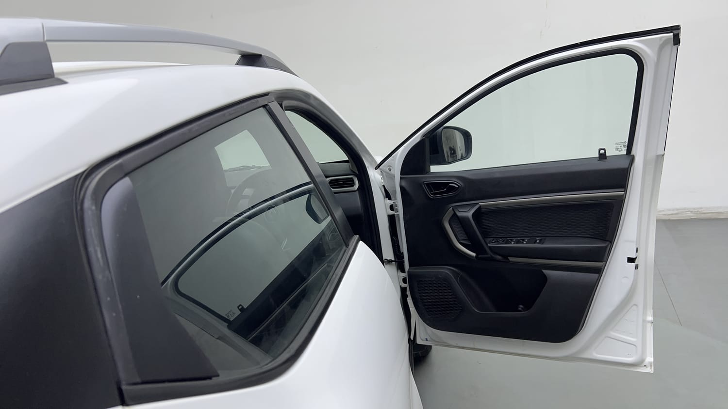 Used 2022 Renault Kiger RXZ MT Petrol Manual interior RIGHT FRONT DOOR OPEN VIEW