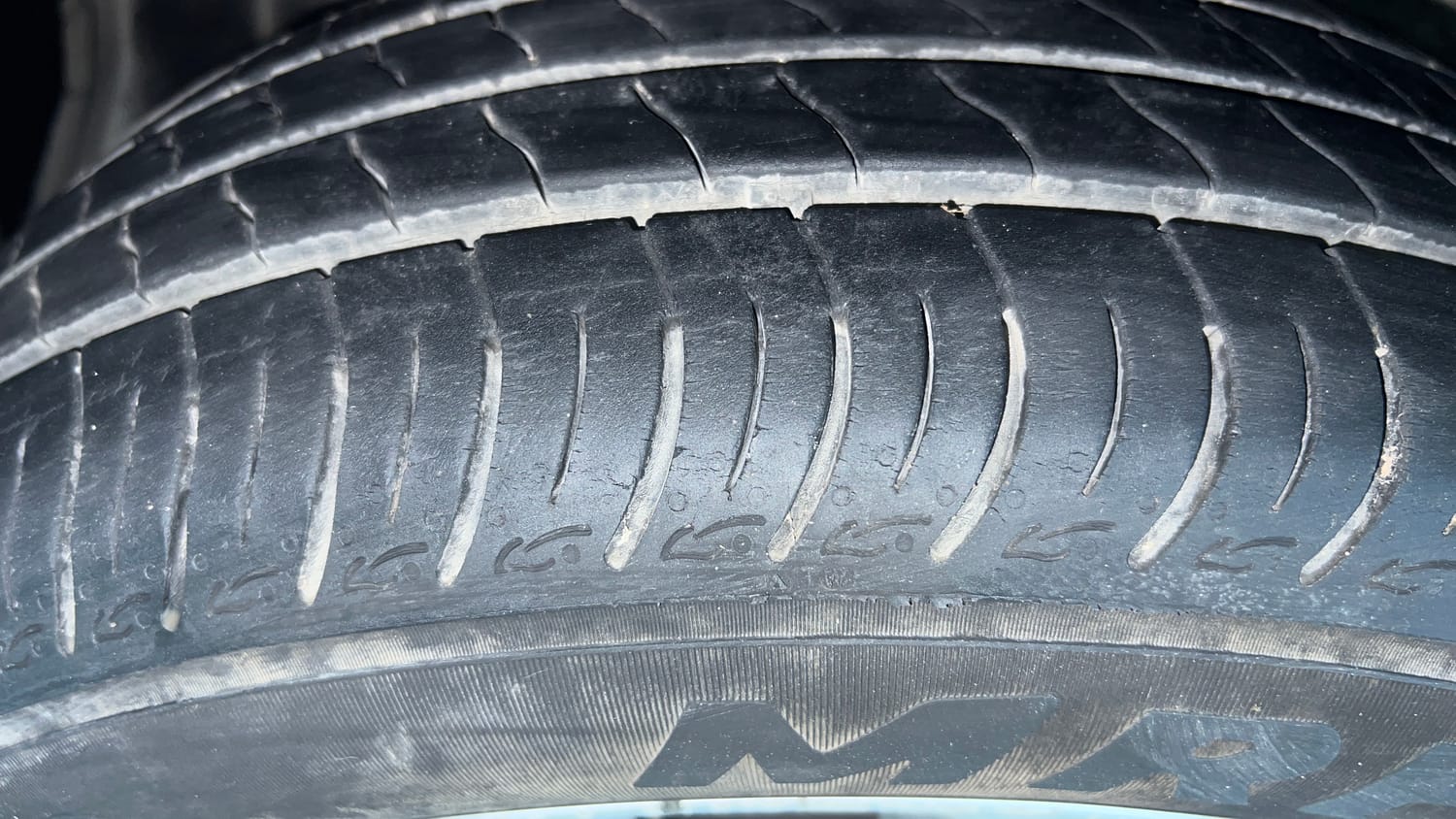 Used 2012 Honda City 1.5 V MT Petrol Manual tyres LEFT FRONT TYRE TREAD VIEW