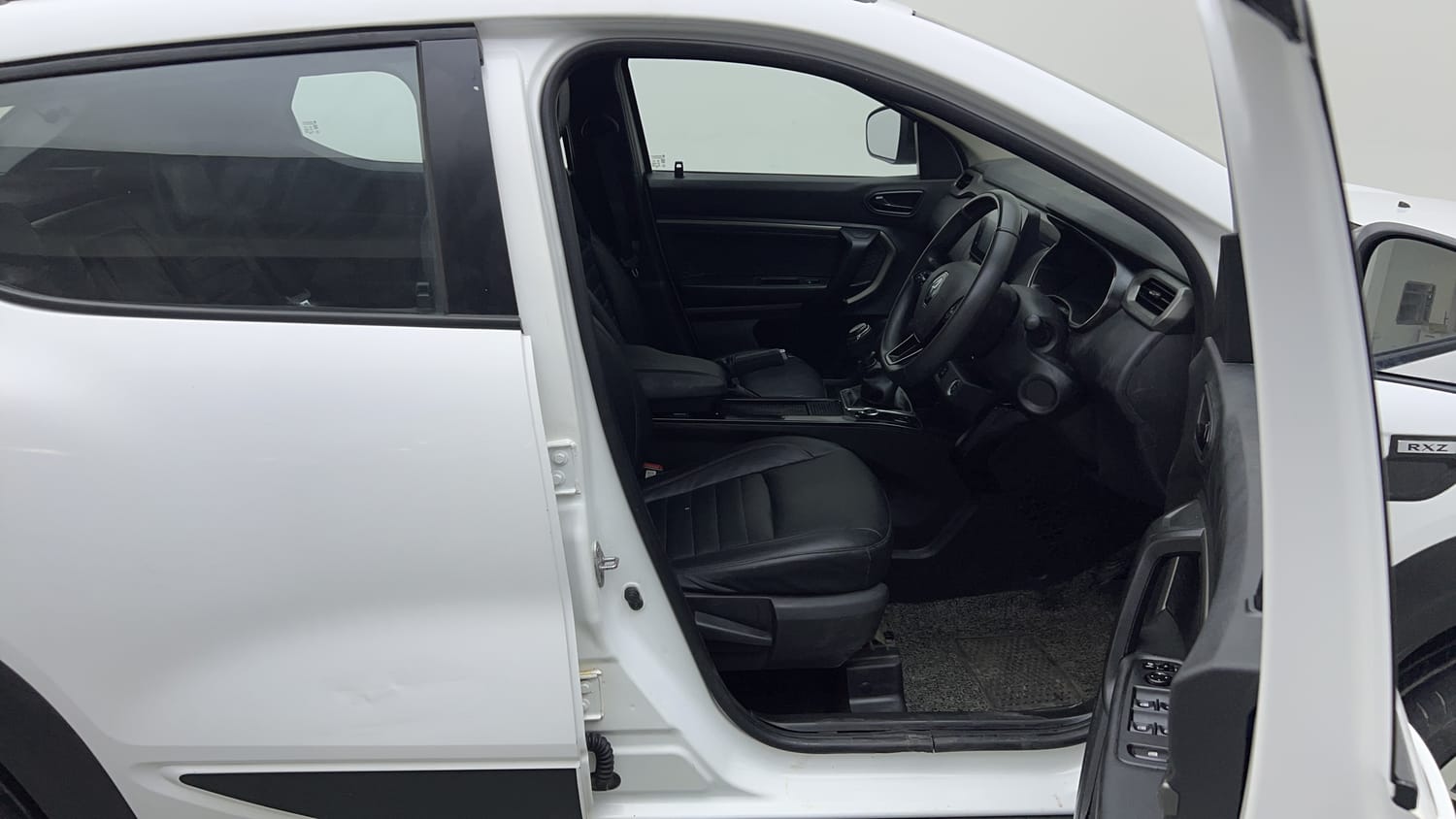 Used 2022 Renault Kiger RXZ MT Petrol Manual interior RIGHT SIDE FRONT DOOR CABIN VIEW