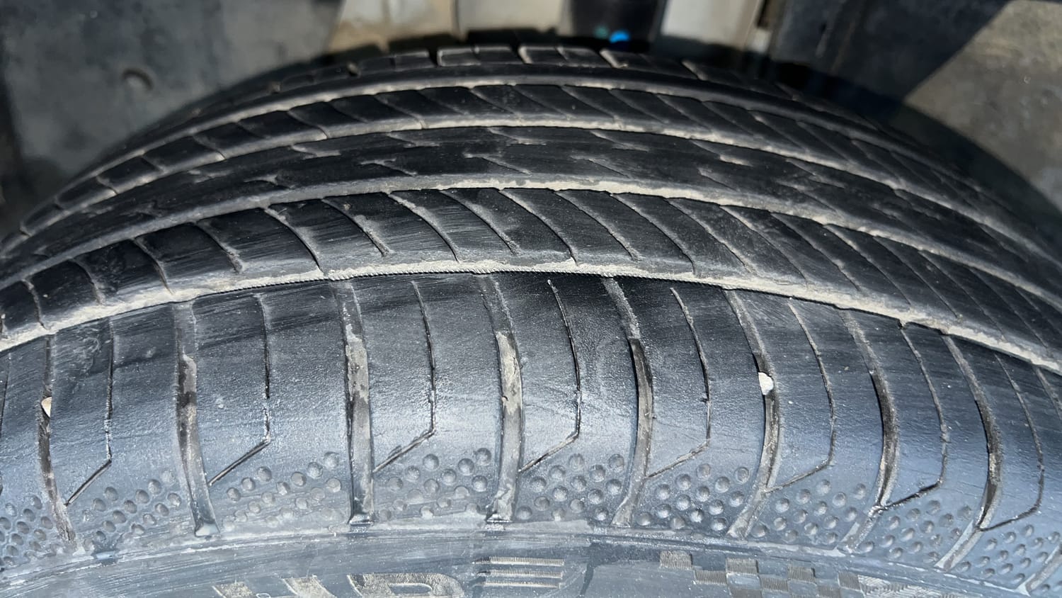Used 2022 Renault Kiger RXZ MT Petrol Manual tyres LEFT FRONT TYRE TREAD VIEW