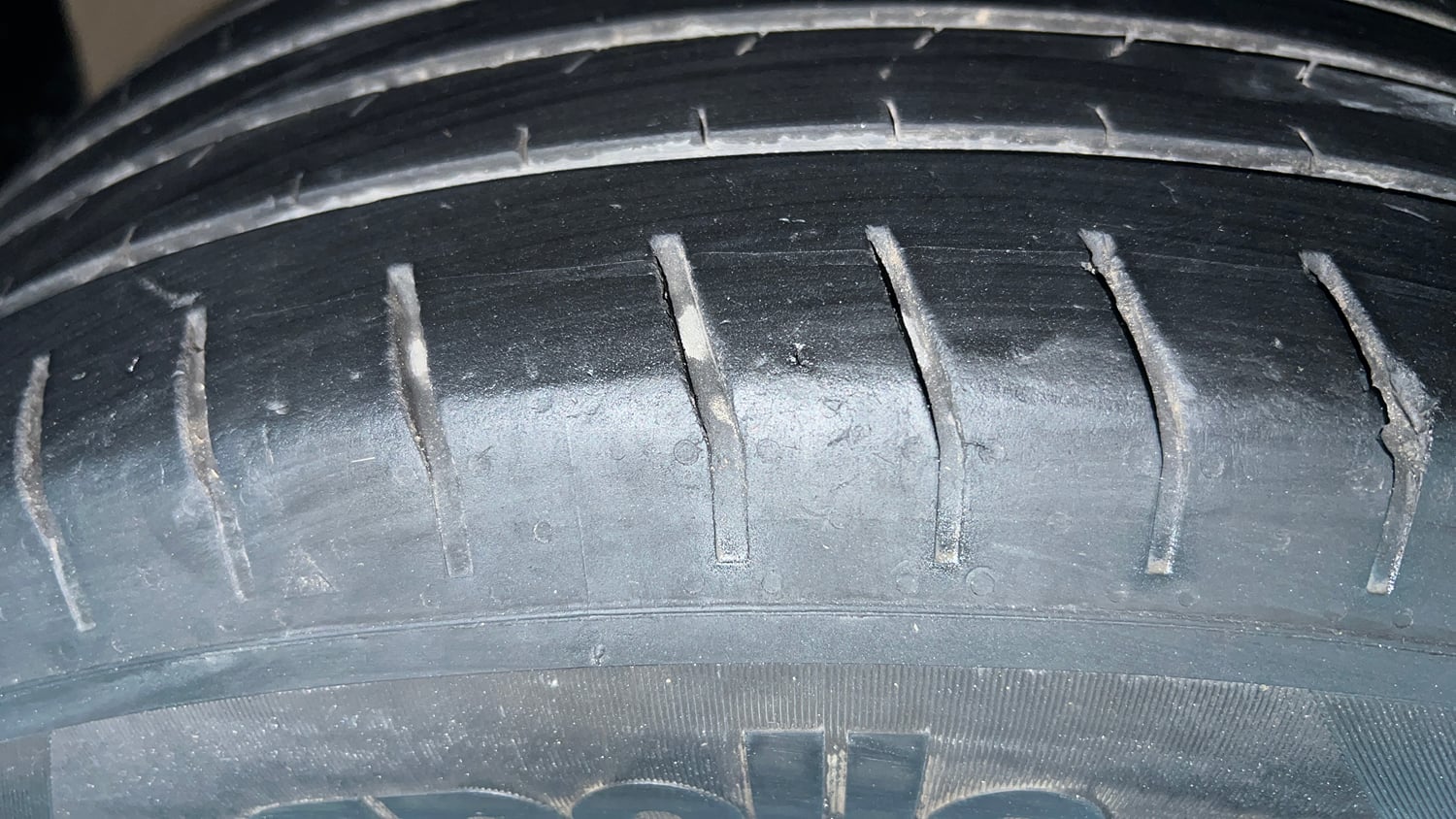 Used 2023 Hyundai Creta SX 1.5 Diesel Diesel Manual tyres RIGHT FRONT TYRE TREAD VIEW
