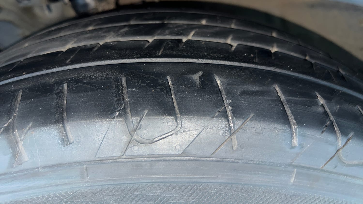 Used 2023 Hyundai Verna SX (O) 1.5 Turbo Petrol DCT Petrol Automatic tyres LEFT FRONT TYRE TREAD VIEW
